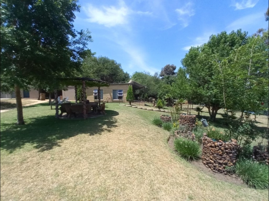 4 Bedroom Property for Sale in Lindequesdrif North West
